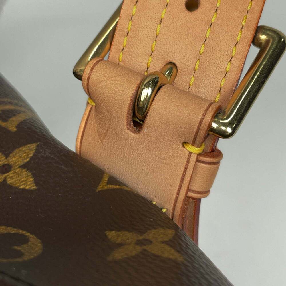 LOUIS VUITTON Brown Monogram Tote Bag - Picture 4 of 7